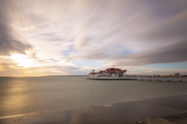 Buyukcekmece Albatros plajı, güzel bir günbatımı ve uzun pozlama tekniği.