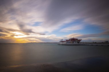 Buyukcekmece Albatros plajı, güzel bir günbatımı ve uzun pozlama tekniği.