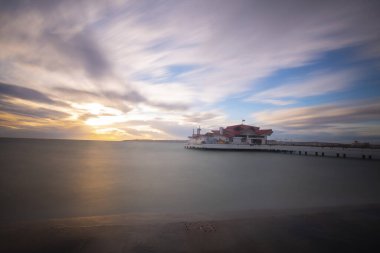 Buyukcekmece Albatros plajı, güzel bir günbatımı ve uzun pozlama tekniği.