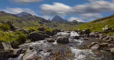 Rize Türkiye 'deki Altiparmak Dağı' nda yürümeye