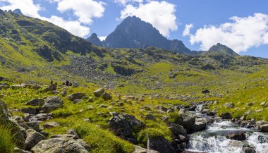 Rize Türkiye 'deki Altiparmak Dağı' nda yürümeye