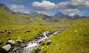 Rize Türkiye 'deki Altiparmak Dağı' nda yürümeye