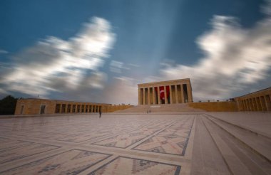 Anitkabir, Türkiye Cumhuriyeti 'nin kurucusu Mustafa Kemal Atatürk' ün mozolesidir. Anitkabir, Türk halkının sık sık ziyaret ettiği tarihi yerlerden biri..