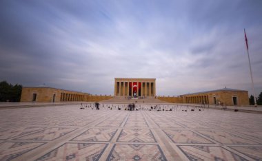 Anitkabir, Türkiye Cumhuriyeti 'nin kurucusu Mustafa Kemal Atatürk' ün mozolesidir. Anitkabir, Türk halkının sık sık ziyaret ettiği tarihi yerlerden biri..