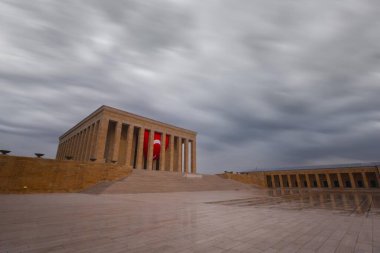 Anitkabir, Türkiye Cumhuriyeti 'nin kurucusu Mustafa Kemal Atatürk' ün mozolesidir. Anitkabir, Türk halkının sık sık ziyaret ettiği tarihi yerlerden biri..