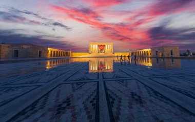 Anitkabir, Türkiye Cumhuriyeti 'nin kurucusu Mustafa Kemal Atatürk' ün mozolesidir. Anitkabir, Türk halkının sık sık ziyaret ettiği tarihi yerlerden biri..