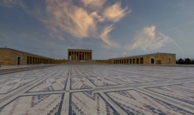 Anitkabir, Türkiye Cumhuriyeti 'nin kurucusu Mustafa Kemal Atatürk' ün mozolesidir. Anitkabir, Türk halkının sık sık ziyaret ettiği tarihi yerlerden biri..