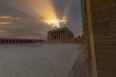 Anitkabir, Türkiye Cumhuriyeti 'nin kurucusu Mustafa Kemal Atatürk' ün mozolesidir. Anitkabir, Türk halkının sık sık ziyaret ettiği tarihi yerlerden biri..