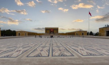 Anitkabir, Türkiye Cumhuriyeti 'nin kurucusu Mustafa Kemal Atatürk' ün mozolesidir. Anitkabir, Türk halkının sık sık ziyaret ettiği tarihi yerlerden biri..