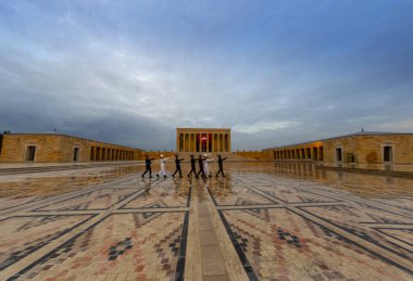 Anitkabir, Türkiye Cumhuriyeti 'nin kurucusu Mustafa Kemal Atatürk' ün mozolesidir. Anitkabir, Türk halkının sık sık ziyaret ettiği tarihi yerlerden biri..