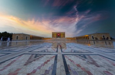 Anitkabir, Türkiye Cumhuriyeti 'nin kurucusu Mustafa Kemal Atatürk' ün mozolesidir. Anitkabir, Türk halkının sık sık ziyaret ettiği tarihi yerlerden biri..