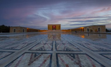 Anitkabir, Türkiye Cumhuriyeti 'nin kurucusu Mustafa Kemal Atatürk' ün mozolesidir. Anitkabir, Türk halkının sık sık ziyaret ettiği tarihi yerlerden biri..