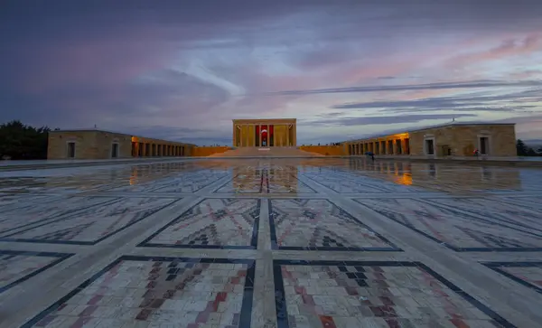 Anitkabir, Türkiye Cumhuriyeti 'nin kurucusu Mustafa Kemal Atatürk' ün mozolesidir. Anitkabir, Türk halkının sık sık ziyaret ettiği tarihi yerlerden biri..