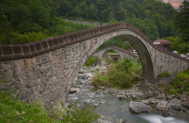 Arhavi / Artvin Türkiye 'de çift kemer köprüsü (cifte kemer kopru)