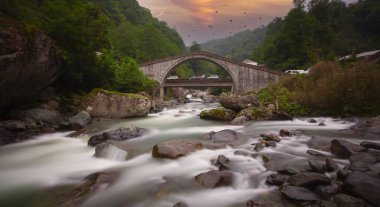 Arhavi / Artvin Türkiye 'de çift kemer köprüsü (cifte kemer kopru)