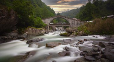 Arhavi / Artvin Türkiye 'de çift kemer köprüsü (cifte kemer kopru)