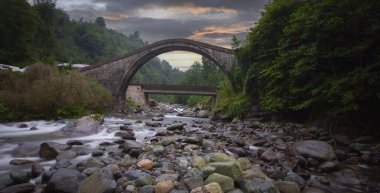 Arhavi / Artvin Türkiye 'de çift kemer köprüsü (cifte kemer kopru)