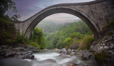 Arhavi / Artvin Türkiye 'de çift kemer köprüsü (cifte kemer kopru)
