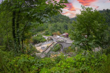 Arhavi / Artvin Türkiye 'de çift kemer köprüsü (cifte kemer kopru)