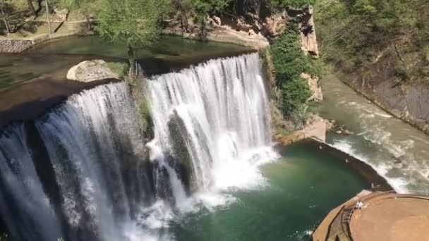 Historické Město Jajce Bosně Hercegovině Známé Pro Velkolepý Vodopád Pliva — Stock video
