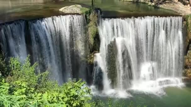 Historyczne Miasto Jajce Bośni Hercegowinie Słynące Spektakularnego Wodospadu Pliva — Wideo stockowe