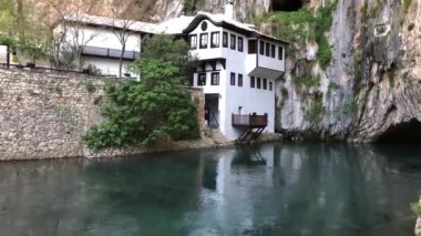 Bosna-Hersek 'in Mostar kenti yakınlarındaki Blagaj köyünde Buna Nehri