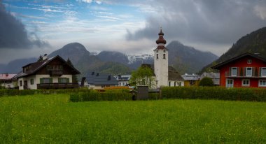 Avusturya 'nın Tyrol ili Paznaun Vadisi' nde yer alan Ischgl kasabası..