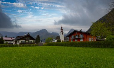 Avusturya 'nın Tyrol ili Paznaun Vadisi' nde yer alan Ischgl kasabası..