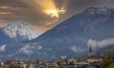 Avusturya 'nın Tyrol ili Paznaun Vadisi' nde yer alan Ischgl kasabası..