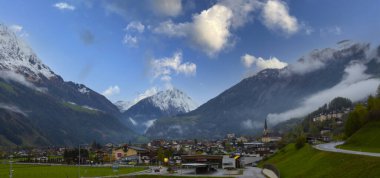 Avusturya 'nın Tyrol ili Paznaun Vadisi' nde yer alan Ischgl kasabası..