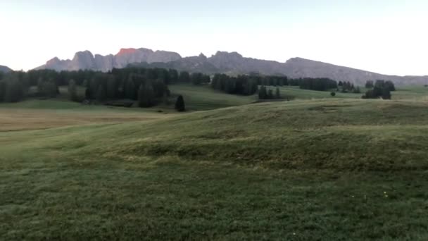 Dolomites 지역의 등산객과 — 비디오