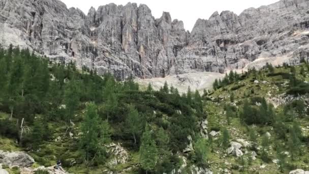 Klättrare Och Landskapsklättring Dolomiterna — Stockvideo