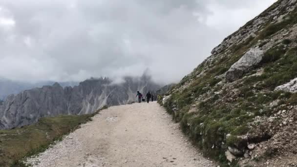 Escaladores Escalada Paisajística Región Dolomitas — Vídeos de Stock
