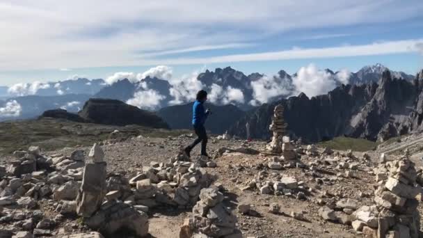 Alpinistas Paisagistas Região Das Dolomitas — Vídeo de Stock