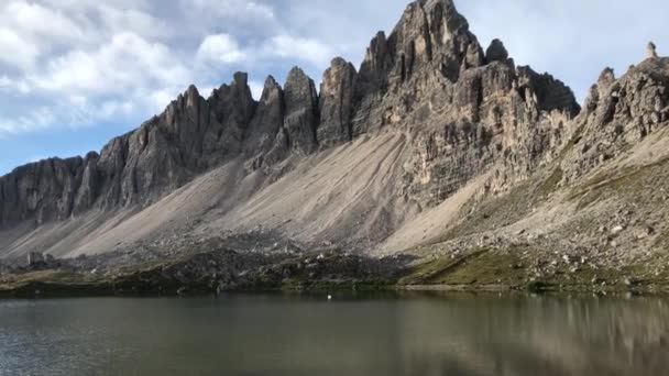 ドロマイト地域の登山者と風景 — ストック動画