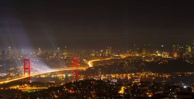 Boğaz 'da havai fişekler, büyük bir kutlama.