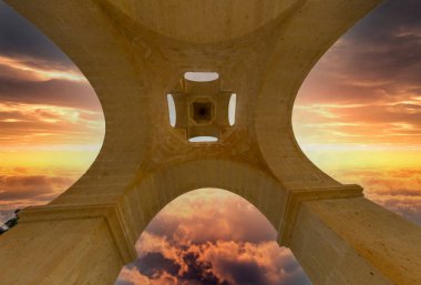 Bu şehitlik, Kanakkale savaşlarında binlerce şehit ve yaralanan 57. Alay 'ın anısına inşa edildi..