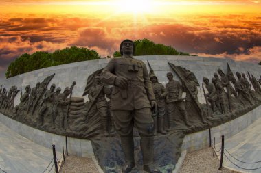 Çanakkale Şehitleri Anma askeri mezarlıktır Gelibolu'da savaş katılan Türk askerleri hakkında hizmet anısına bir savaş anıtı.