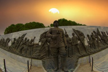 Çanakkale Şehitleri Anma askeri mezarlıktır Gelibolu'da savaş katılan Türk askerleri hakkında hizmet anısına bir savaş anıtı.