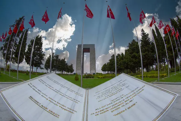 Çanakkale Şehitleri Anma askeri mezarlıktır Gelibolu'da savaş katılan Türk askerleri hakkında hizmet anısına bir savaş anıtı.