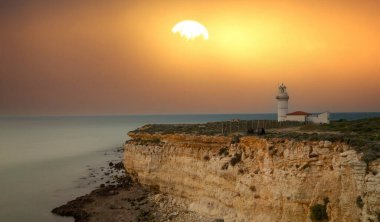 Polente Deniz Feneri Bozcaada 'nın en batı ucunda yer almaktadır ve 1861 yılında inşa edilmiştir. Polente ışığı 32 metre yüksekliğindedir ve ışığını 15 deniz miline ya da 28 kilometreye gönderebilir..