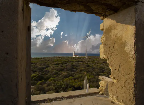 Polente Deniz Feneri Bozcaada 'nın en batı ucunda yer almaktadır ve 1861 yılında inşa edilmiştir. Polente ışığı 32 metre yüksekliğindedir ve ışığını 15 deniz miline ya da 28 kilometreye gönderebilir..