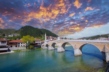 Konjiç Neretva Nehri üzerindeki Eski Köprü - Konjiç, Bosna-Hersek, Avrupa