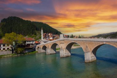 Konjiç Neretva Nehri üzerindeki Eski Köprü - Konjiç, Bosna-Hersek, Avrupa