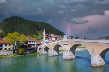 Konjiç Neretva Nehri üzerindeki Eski Köprü - Konjiç, Bosna-Hersek, Avrupa
