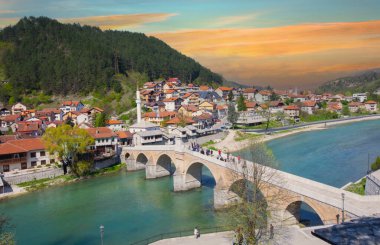 Konjiç Neretva Nehri üzerindeki Eski Köprü - Konjiç, Bosna-Hersek, Avrupa