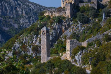Bosna-Hersek 'teki camii ve geleneksel evleriyle Pocitelj köyüne bir göz at