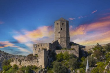 Bosna-Hersek 'teki camii ve geleneksel evleriyle Pocitelj köyüne bir göz at
