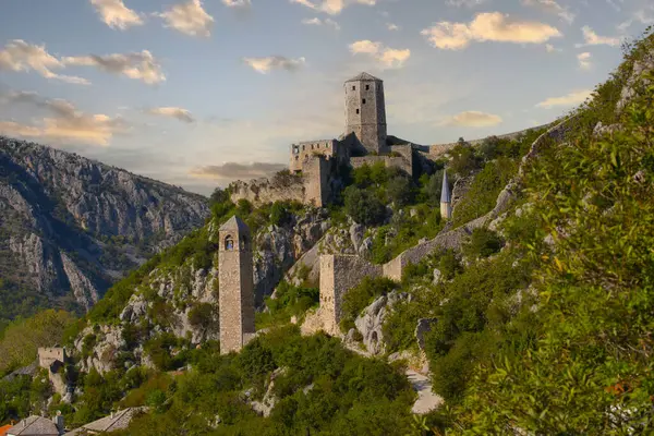 Bosna-Hersek 'teki camii ve geleneksel evleriyle Pocitelj köyüne bir göz at