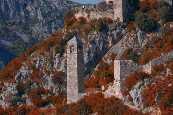Bosna-Hersek 'teki camii ve geleneksel evleriyle Pocitelj köyüne bir göz at